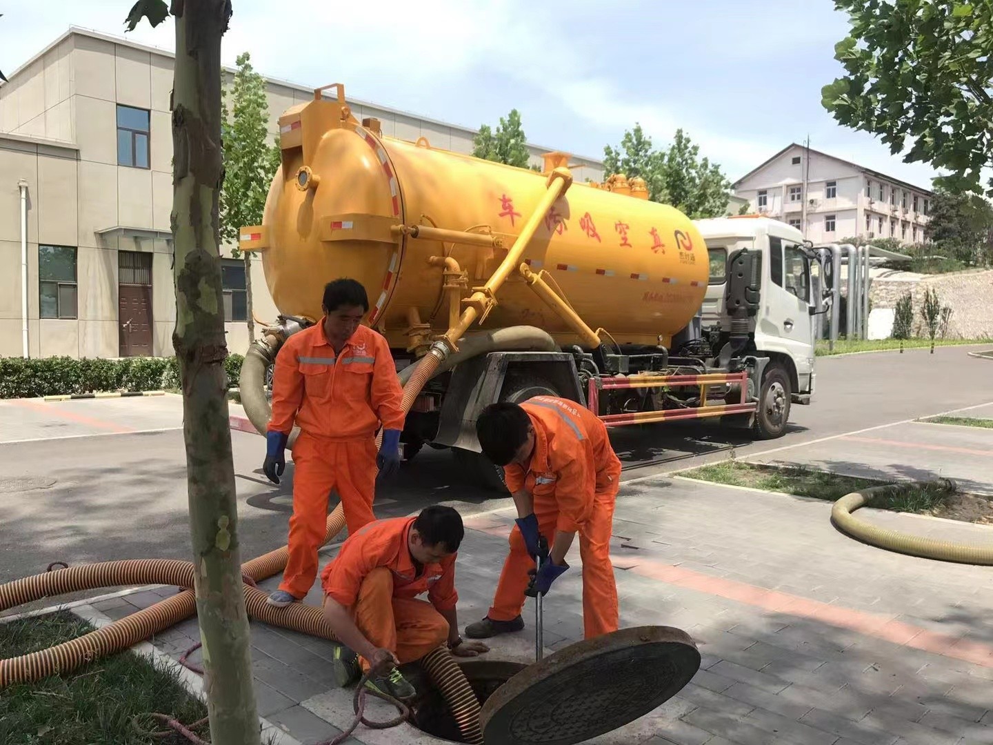 衢州化粪池清理与5-8吨吸粪车施工效率分析